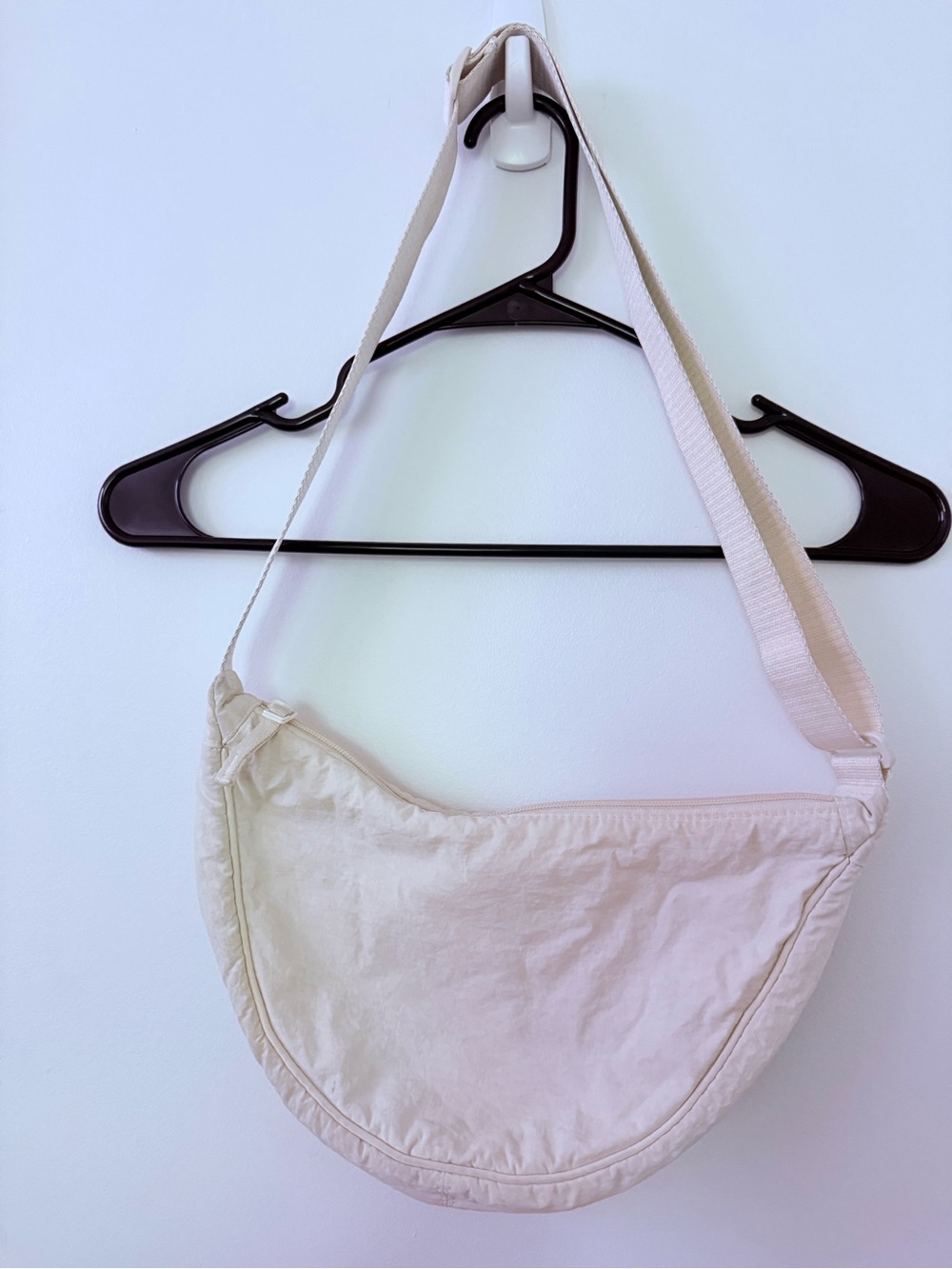 Uniqlo Everyday Crescent Shoulder Bag - Cream